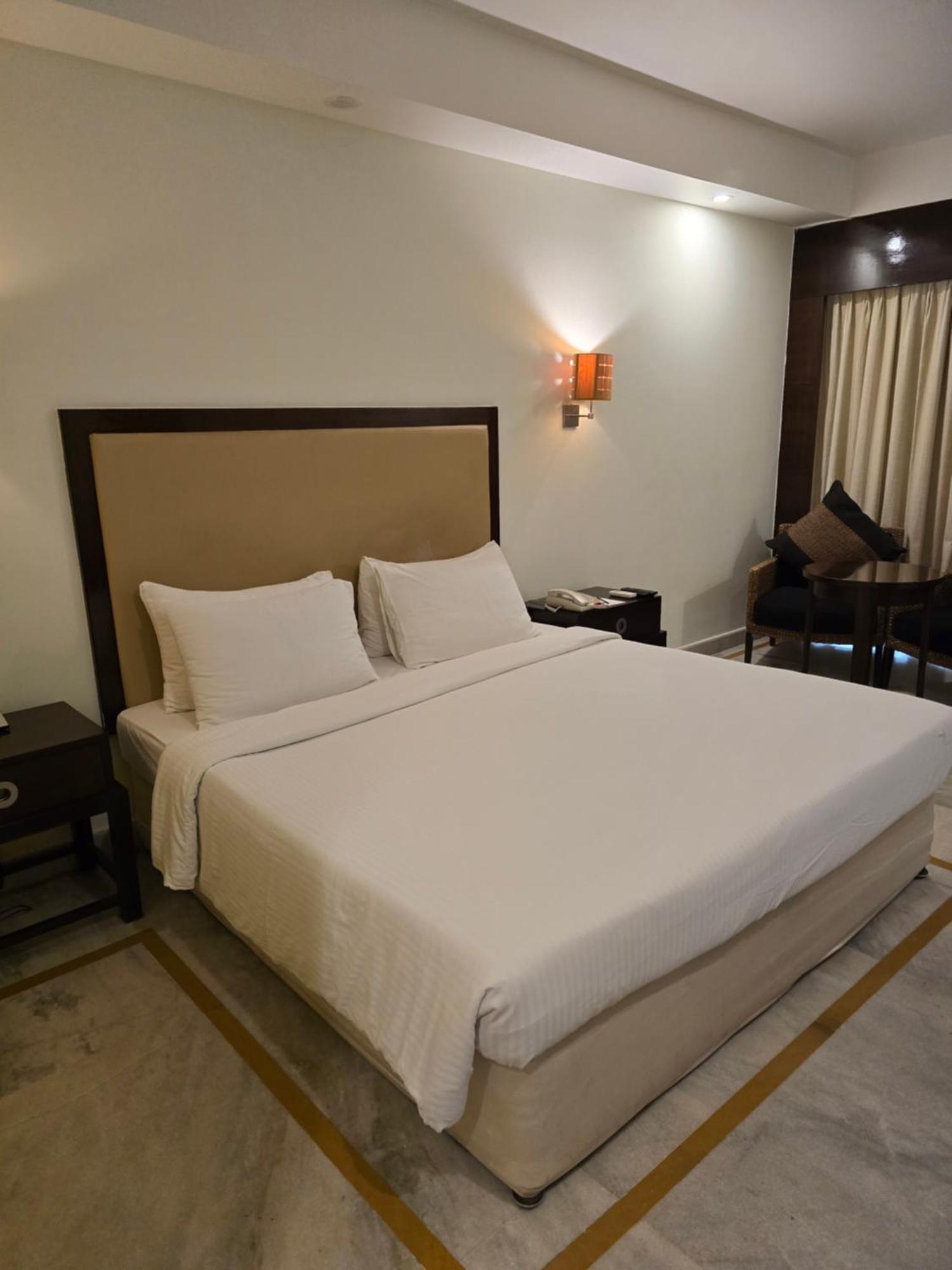 Royal Orchid Central Kireeti Hampi, Hospet Habitación foto